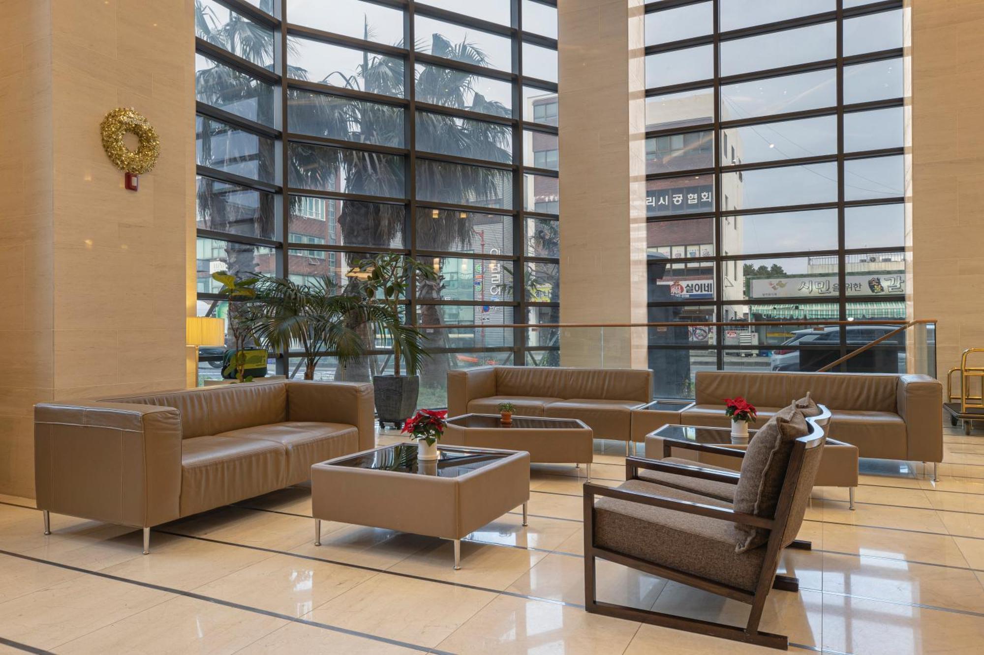 Golden Daisy Hotel Seogwipo Exterior foto